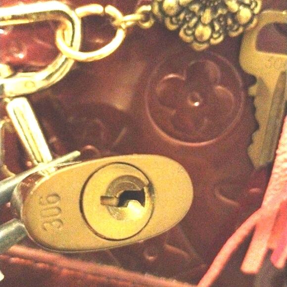 AUTHENTIC Louis Vuitton LOCK & KEY #306 Vintage BRASS added to Purse Chain Charm - Picture 13 of 15